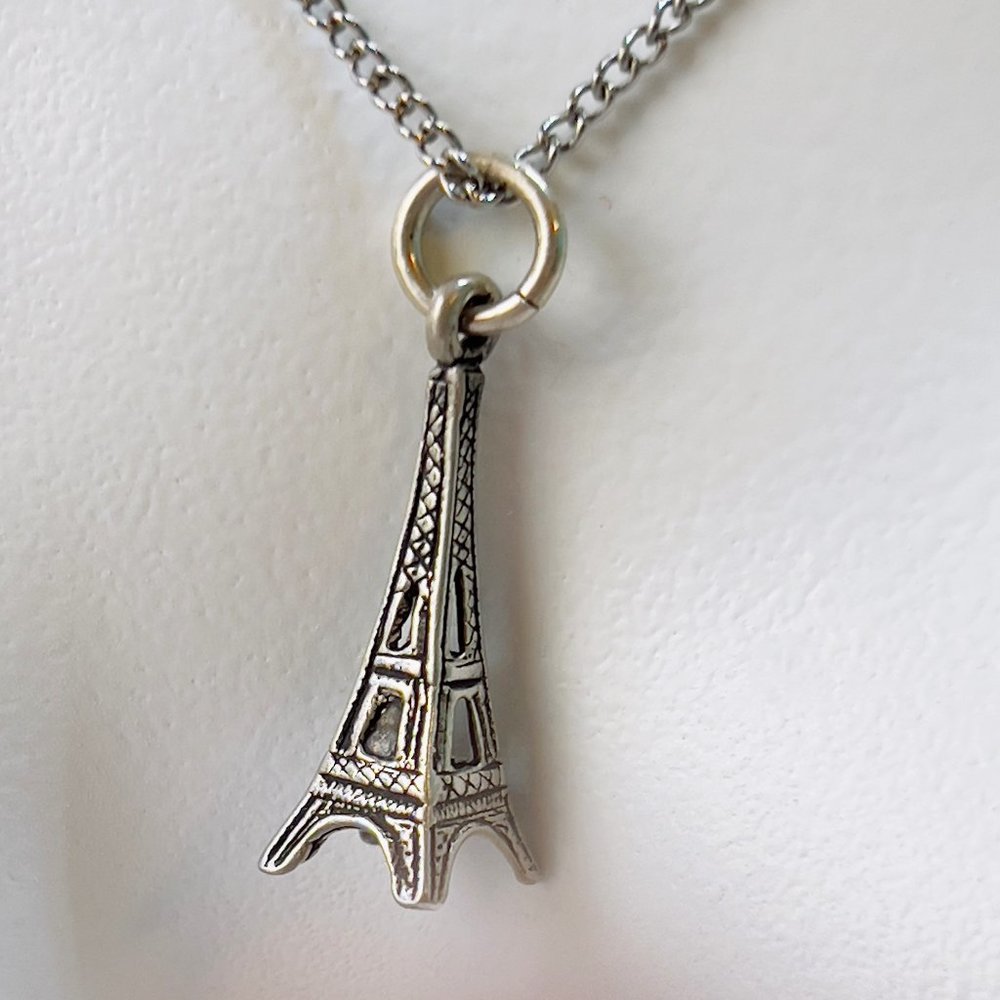 Eiffel Tower Paris France Charm Necklace Pendant 16” Silver Tone Chain Travel